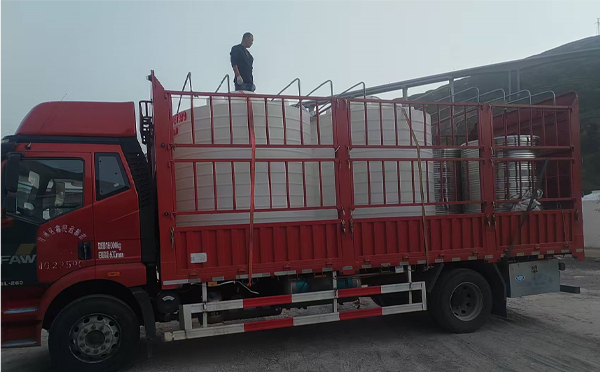 武威立式运输桶安排发货现场